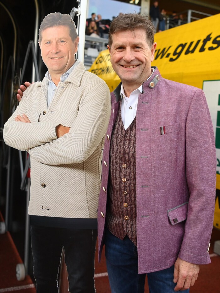 Eine lebensgroße Pappfigur vertrat Dietmar Riegler im Vorjahr im Kabinengang, als der WAC-Boss ...