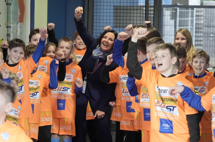 Hartberg-Präsidentin Brigitte Annerl ist immer mittendrin.