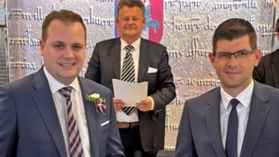 Der neue Vizebürgermeister Patrick Jonke mit Bürgermeister Christian Scheider und Landesvize Martin Gruber. (Bild: Stadtkommunikation)