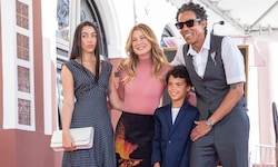 US-Schauspielerin Ellen Pompeo posiert mit ihrem Ehemann Chris Ivery, Tochter Stella und Sohn ...