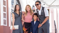 US-Schauspielerin Ellen Pompeo posiert mit ihrem Ehemann Chris Ivery, Tochter Stella und Sohn ...