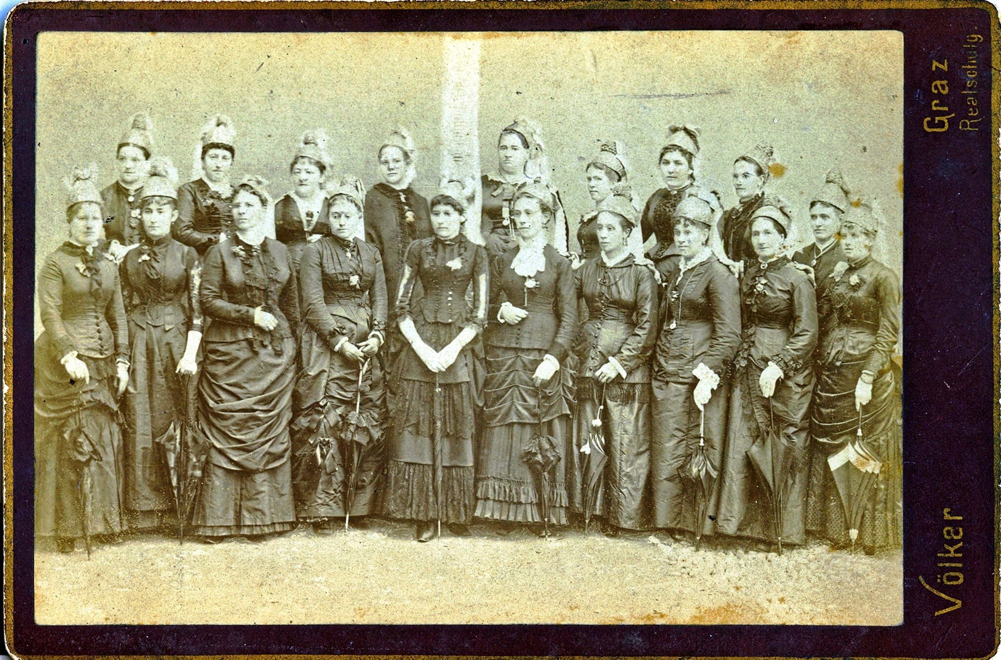 Erstes Gruppenfoto im Jahr 1884. (Bild: Bürger- und Goldhaubenfrauen St.) Erstes Gruppenfoto im Jahr 1884. (Bild: Bürger- und Goldhaubenfrauen St.)