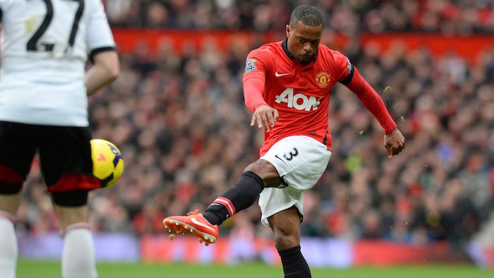 Patrice Evra spielte mit Carlos Tevez zusammen bei Manchester United.