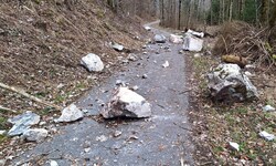 Immer wieder gab es Felsstürze auf den Radweg.