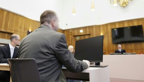 Emotionslos berichtet Robert L. von seinen Taten.  (Bild: APA/ERWIN SCHERIAU)