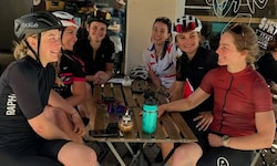 Emily Schöpf (3. v. l.) hatte bei, privaten Trainingscamp auf Mallorca auch jede Menge Spaß. 