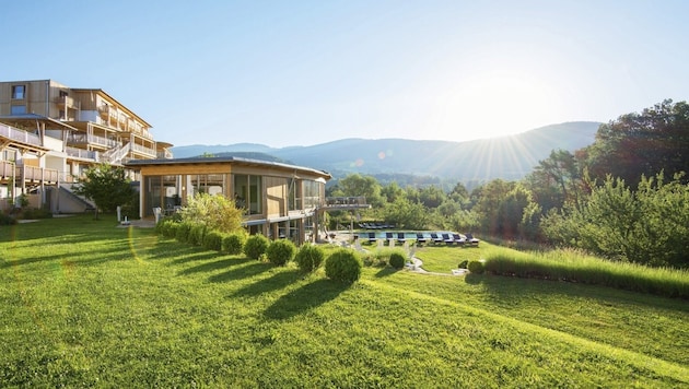Wo das Grüne nicht nur Kulisse, sondern Heimat ist – das Bio-Natur-Resort Retter. (Bild: Helmut Schweighofer)