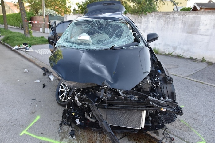 Mehrere Rettungsautos standen im Einsatz.