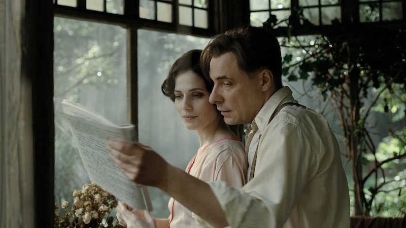 „Der Meister und Margarita“ mit Evgeniy Tsyganov und Yuliya Snigir. (Bild: Capelight Pictures)