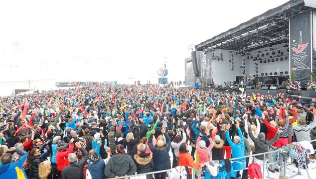 Die Idalp-Bühne bringt das Publikum zum Beben