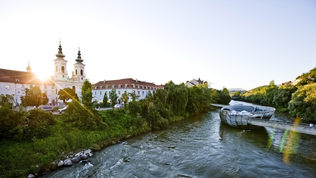 Der Grazer Schlossberg und die Murinsel gehören zu den beliebtesten steirischen Ausflugszielen. (Bild: Tom Lamm, ikarus.cc)