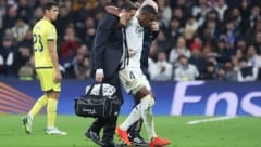 Nach seinem in Dezember 2023 im Ligaspiel gegen Villarreal erlittenen Kreuzbandriss samt Knorpelschaden verletzte sich David Alaba wieder schwer am linken Knie. Nach seinem Meniskusriss fällt er sechs bis acht Wochen aus. (Bild: EPA/Kiko Huesca)