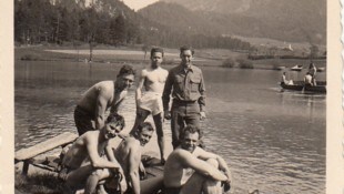 Endlich ist der Krieg vorbei! Die Soldaten genossen die warmen Frühlingstage am Nassereither ...