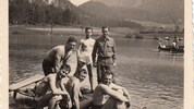 Endlich ist der Krieg vorbei! Die Soldaten genossen die warmen Frühlingstage am Nassereither ...