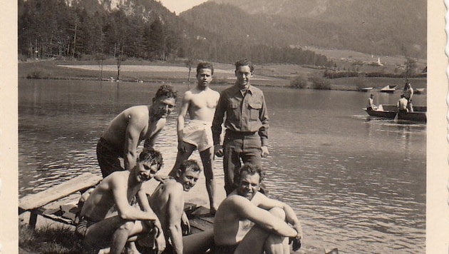 Endlich ist der Krieg vorbei! Die Soldaten genossen die warmen Frühlingstage am Nassereither See. (Bild: Privatarchiv Kuen)