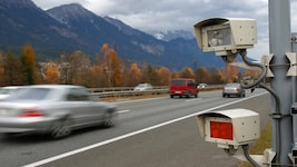 Zwischen Jänner 2020 und August 2022 löschte der 55-Jährige im internen System der Polizei gezielt 29 „Blitzerfotos“. (Bild: Birbaumer Christof)