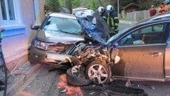 Die beiden Autos krachten im Ortsgebiet von Obdach zusammen.  (Bild: BM d.V. Nico Schaden)