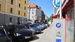 Ein Tiroler parkte zu lange in der Innsbrucker Müllerstraße, muss aber nun doch nicht zahlen. (Bild: Johanna Birbaumer)
