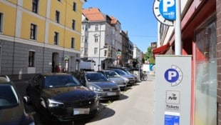 Ein Tiroler parkte zu lange in der Innsbrucker Müllerstraße, muss aber nun doch nicht zahlen. (Bild: Johanna Birbaumer)
