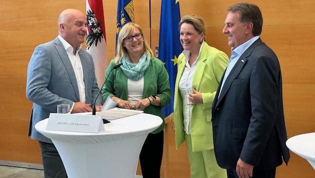 Die Freude über die neu gegründete Arbeitsstiftung ist groß: Wieser, Kern, Rosenkranz und Ecker (Bild: Weichhart Petra)