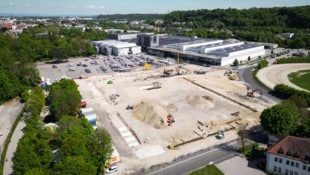 Seit gestern wird auch ganz offiziell die neue Messehalle gebaut.Wels-Stadt In nur neun Monaten soll riesig Ausstellungsfläche fertig sein. (Bild: Wenzel Markus)