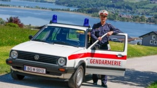 Letzte Streife für den Obertrumer Dorfgendarm Hannes Moser. Nach 27 Jahren verabschiedet er sich in die Pension. (Bild: Markus Tschepp)