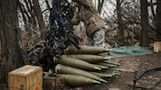 120.000 Granaten nicht einsatzfähig: Jetzt griff der ukrainische Geheimdienst durch (Symbolbild). (Bild: APA/AFP/Aris Messinis)