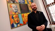 Max Lercher im SPÖ-Klub im Grazer Landhaus. Porträts von Bruno Kreisky im Warhol-Stil dürfen ...