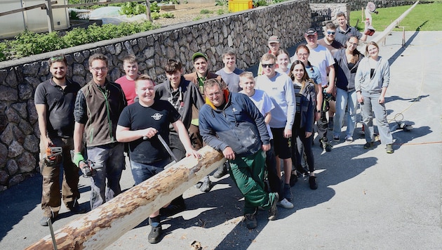 Für die 20-köpfige Landjugend-Crew hat die Zeit des Maibaumstehlens den Stellenwert einer 5. Jahreszeit. (Bild: Mader Klaus Fotografie)