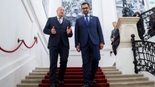 Von links: Bundeskanzler Christian Stocker mit dem VAE-Industrieminister Ahmed al-Jaber (Bild: BKA/Andy Wenzel)