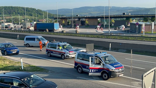 Die A1 war für mehrere Stunden gesperrt. (Bild: DOKU-NÖ)