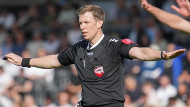 Schiedsrichter Markus Hameter (Bild: APA/DIETMAR STIPLOVSEK)