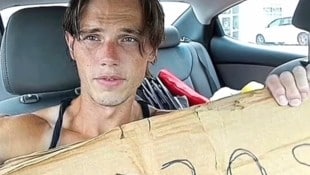 Er nennt sich „bradlove911“ und ist im Internet beliebt. Viele Fans sehen in ihm eine Version des US-Stars Brad Pitt. (Bild: Loves/TikTok)