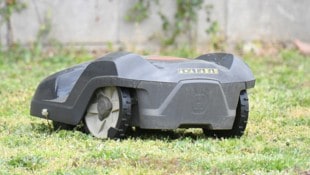Horror-Unfall im Garten: Der Roboter steuerte direkt auf den Säugling zu (Symbolbild). (Bild: P. Huber)