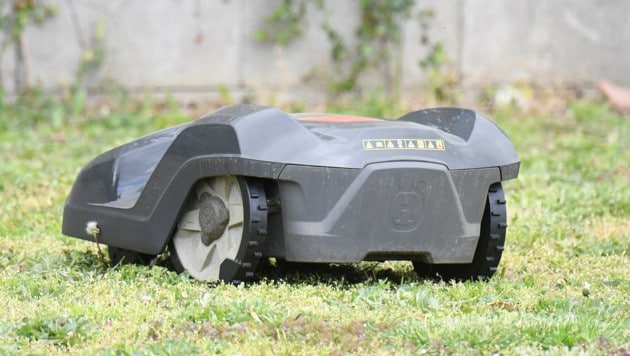 Horror-Unfall im Garten: Der Roboter steuerte direkt auf den Säugling zu (Symbolbild). (Bild: P. Huber)