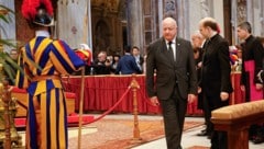 Kanzler Stocker flog zum Papst-Begräbnis nach Rom. (Bild: BMLV/Daniel Trippolt)
