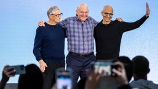 Microsoft-Gründer Bill Gates, Nachfolger Steve Ballmer und der aktuelle Microsoft-CEO Satya Nadella feierten kürzlich gemeinsam das 50-jährige Bestehen der Firma. (Bild: AFP/STEPHEN BRASHEAR)