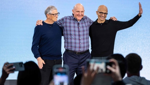 Microsoft-Gründer Bill Gates, Nachfolger Steve Ballmer und der aktuelle Microsoft-CEO Satya Nadella feierten kürzlich gemeinsam das 50-jährige Bestehen der Firma. (Bild: AFP/STEPHEN BRASHEAR)