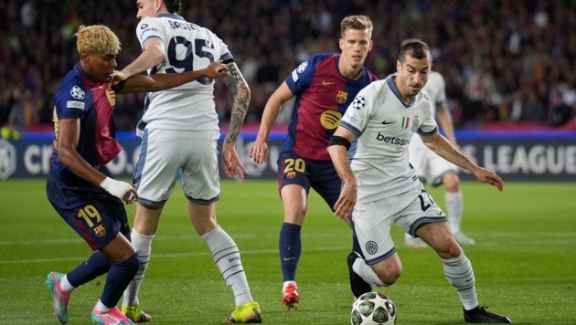 Henrikh Mkhitaryan (re.) erzielte das vermeintliche Siegestor. (Bild: AP/Emilio Morenatti)