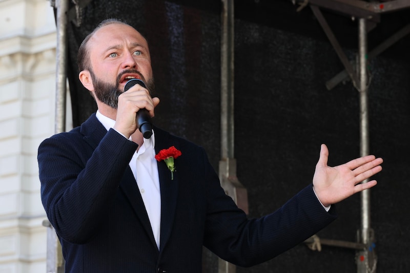 Max Lercher sprach am Grazer Hauptplatz. (Bild: Jauschowetz Christian)