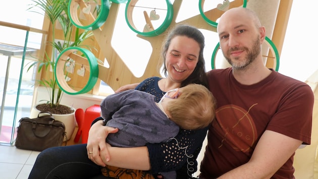 Mama Katharina und Papa Andreas haben insgesamt fast ein Jahr im Kinderhilfe Haus mit Jakob ...