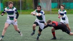 Clemens Zavarsky (Mitte) feiert mit 41 sein Debüt für das Rugby-Nationalteam. (Bild: Ronald Wurwal)