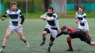 Clemens Zavarsky (Mitte) feiert mit 41 sein Debüt für das Rugby-Nationalteam. (Bild: Ronald Wurwal)