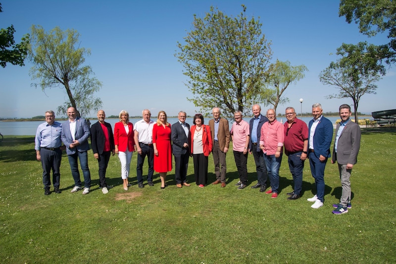 Viel Prominenz war bei der Maifeier in St. Andrä am Zicksee.  (Bild: Charlotte Titz)