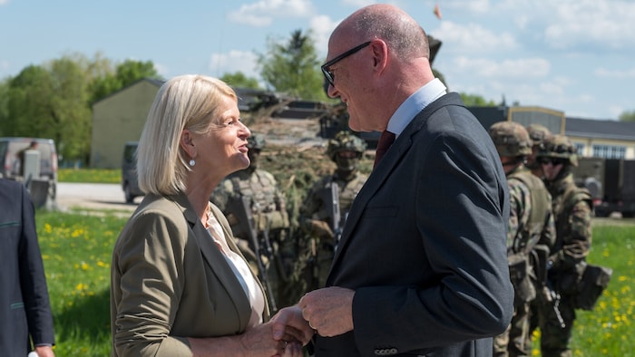 Austausch: Verteidigungs- ministerin Tanner begrüßte ihren neuen Schweizer Amtskollegen Martin ...