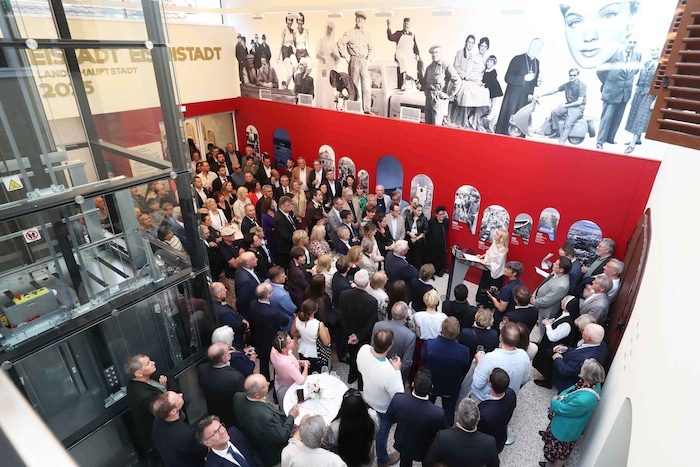 Viel Andrang bei der feierlichen Eröffnung der Stadtvilla.