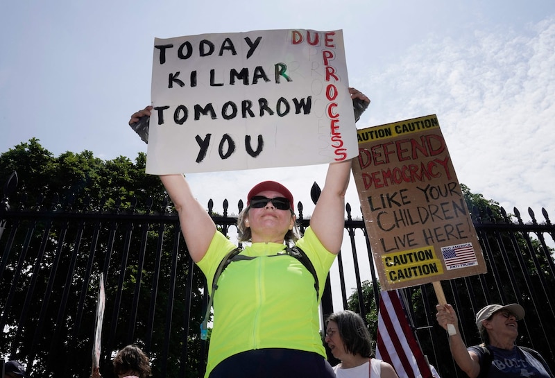 Trumps Vorgehen hat zahlreiche Proteste in den USA ausgelöst. (Bild: AFP/OLIVER CONTRERAS)