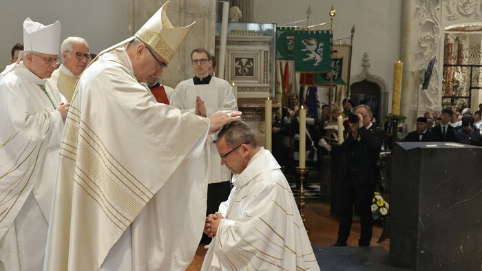Krautwaschl legt Freitag die Hände auf.