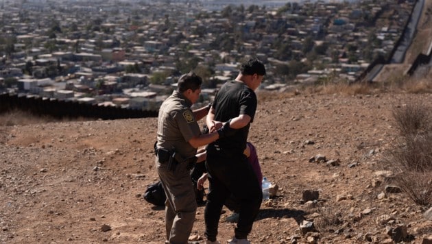 In den USA werden Menschen teils ohne ordentliches Verfahren abgeschoben. (Bild: AP/Gregory Bull)