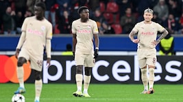 Im Herbst noch Champions League mit Salzburg, nun vor dem endgültigen Absprung: Lucas Gourna-Douath (M.) und Kamil Piatkowski. (Bild: GEPA)